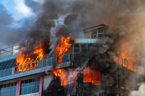 https://www.emargence.fr/wp-content/uploads/2023/11/incendiecommerce-1.jpg