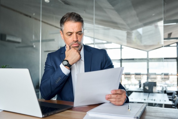 https://www.emargence.fr/wp-content/uploads/2024/05/professionnelinternet-4.jpg