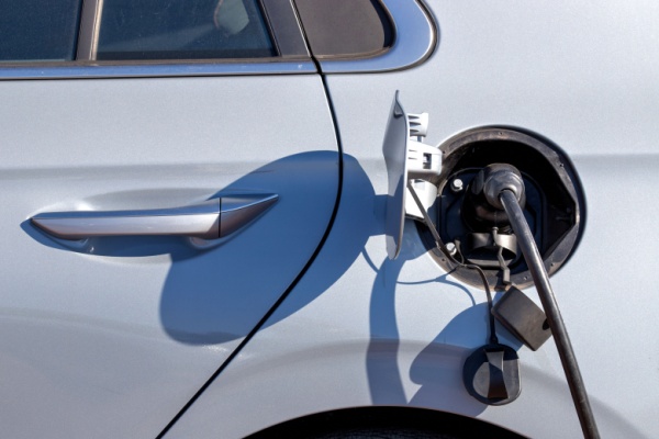 https://www.emargence.fr/wp-content/uploads/2024/05/rechargevoitureelectrique.jpg