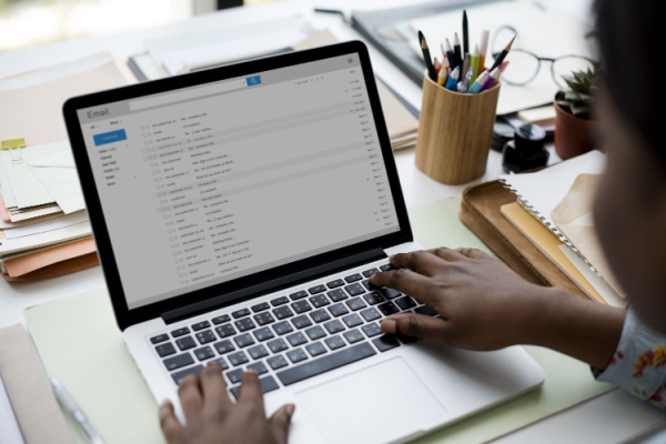 https://www.emargence.fr/wp-content/uploads/2024/07/Shutterstock_email-1.jpg
