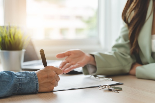 https://www.emargence.fr/wp-content/uploads/2024/09/Shutterstock_remboursementtaxefonciere-1.jpg