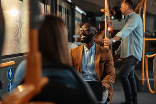 https://www.emargence.fr/wp-content/uploads/2024/09/Shutterstock_transportencommun-4.jpg