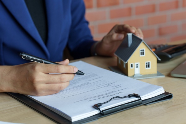 https://www.emargence.fr/wp-content/uploads/2025/02/Shutterstock_venteimmobiliereretractation-1.jpg