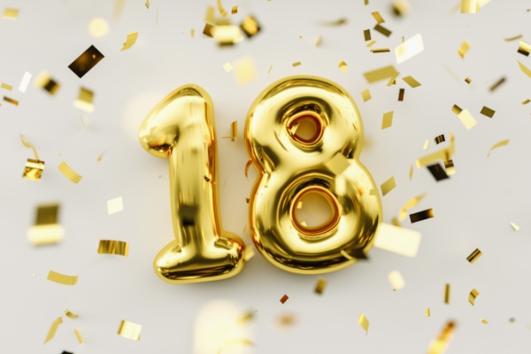 https://www.emargence.fr/wp-content/uploads/2025/03/Shutterstock_avantagesenfantsmajeurs-1.jpg