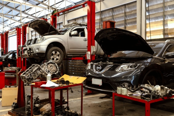 https://www.emargence.fr/wp-content/uploads/2025/03/Shutterstock_reparationcommerceautomobiles-1.jpg