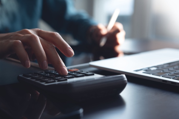 https://www.emargence.fr/wp-content/uploads/2025/03/Shutterstock_servicesexepertscomptablesjuristes-1.jpg