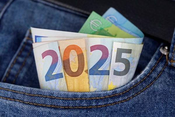 https://www.emargence.fr/wp-content/uploads/2025/03/Shutterstock_taxesurlessalaires-1.jpg