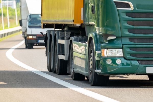 https://www.emargence.fr/wp-content/uploads/2025/03/Shutterstock_transportsterrestres-1.jpg