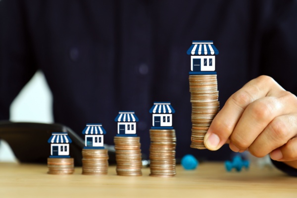 https://www.emargence.fr/wp-content/uploads/2025/05/Shutterstock_loyerscommerciaux-2.jpg