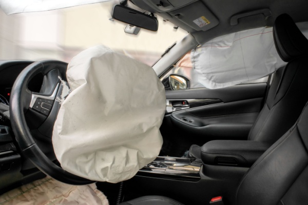 https://www.emargence.fr/wp-content/uploads/2025/09/Shutterstock_airbagstakata.jpg