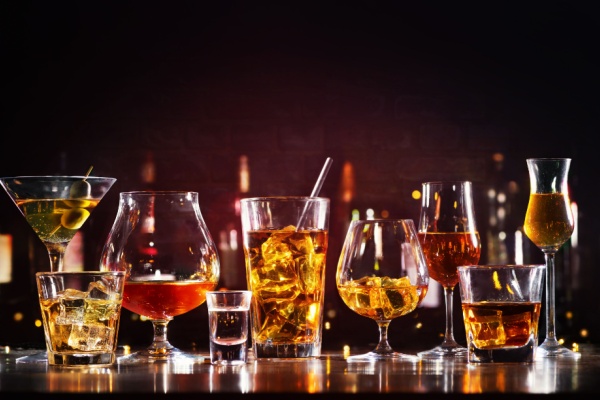 https://www.emargence.fr/wp-content/uploads/2025/09/Shutterstock_exportationrhum-3.jpg