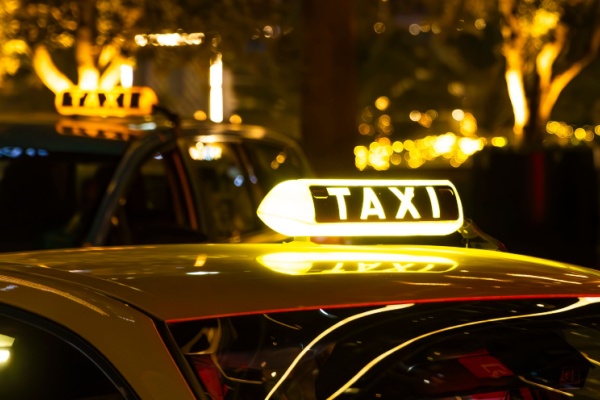 https://www.emargence.fr/wp-content/uploads/2025/09/Shutterstock_reservationtaxi.jpg