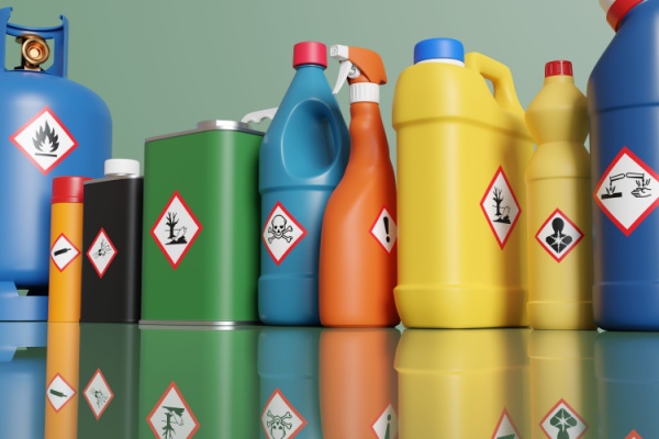 https://www.emargence.fr/wp-content/uploads/2025/09/Shutterstock_utilisateursbiocides.jpg