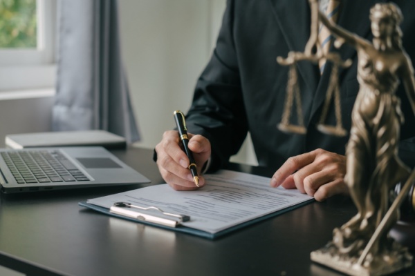https://www.emargence.fr/wp-content/uploads/2025/12/Shutterstock_administrateurstarifs-2.jpg