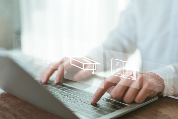 https://www.emargence.fr/wp-content/uploads/2025/12/Shutterstock_certificationsexemptees.jpg