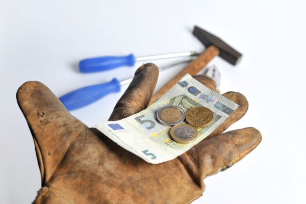https://www.emargence.fr/wp-content/uploads/2025/12/Shutterstock_chargesartisans.jpg