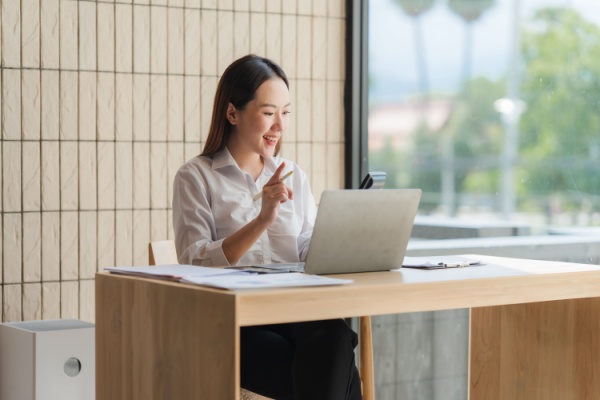 https://www.emargence.fr/wp-content/uploads/2025/12/Shutterstock_presentationactivite.jpg