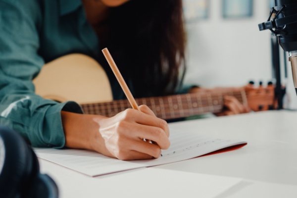https://www.emargence.fr/wp-content/uploads/2026/01/Shutterstock_LFSSdivertissement.jpg