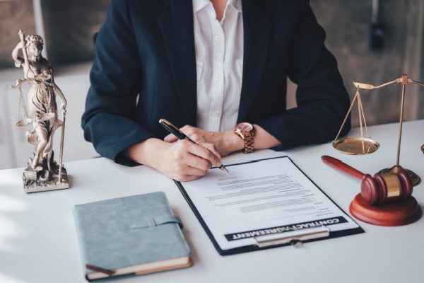 https://www.emargence.fr/wp-content/uploads/2026/01/Shutterstock_LFSSprodudroit.jpg