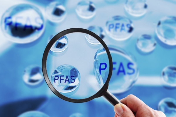 https://www.emargence.fr/wp-content/uploads/2026/01/Shutterstock_PFASinterdictions.jpg