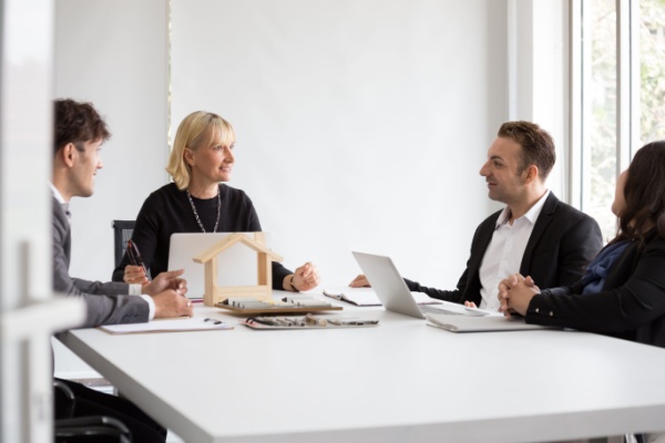 https://www.emargence.fr/wp-content/uploads/2026/01/Shutterstock_coproprietes-1.jpg