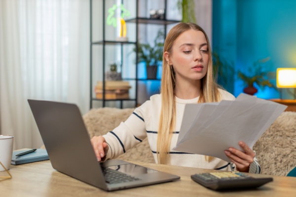 https://www.emargence.fr/wp-content/uploads/2026/01/Shutterstock_dettessociales-1.jpg