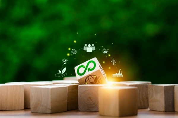 https://www.emargence.fr/wp-content/uploads/2026/01/Shutterstock_evolutionenergetique-1.jpg
