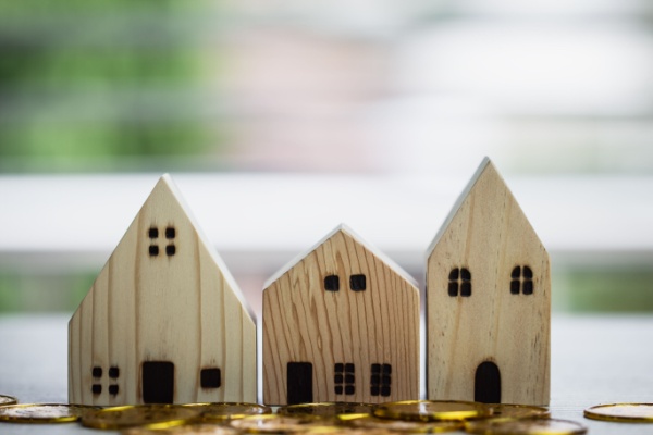https://www.emargence.fr/wp-content/uploads/2026/01/Shutterstock_maisonsloyersoutremerindref-2.jpg