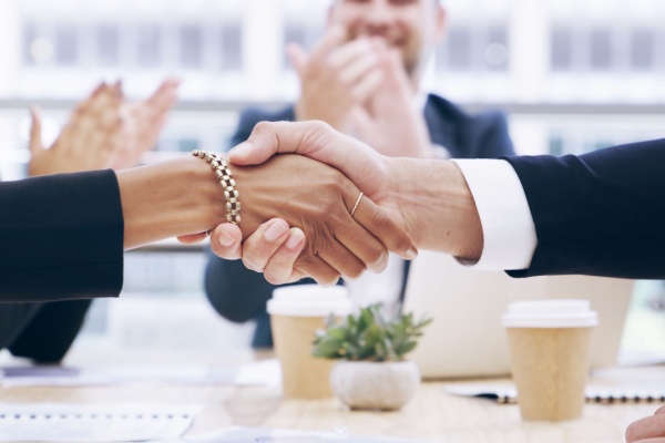 https://www.emargence.fr/wp-content/uploads/2026/01/Shutterstock_offrecessionsociales-1.jpg