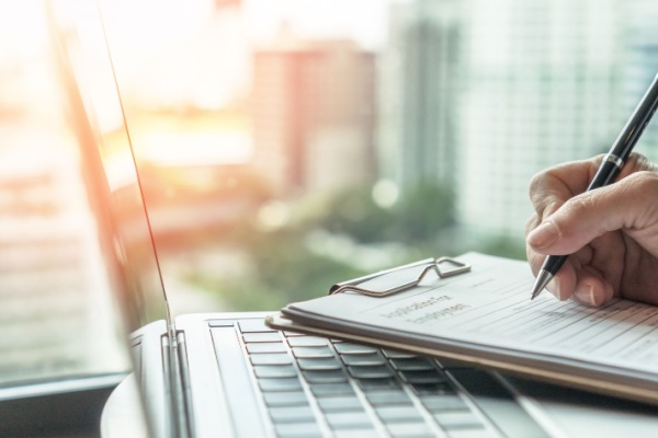 https://www.emargence.fr/wp-content/uploads/2026/01/Shutterstock_servicesadministratifbareme-2.jpg