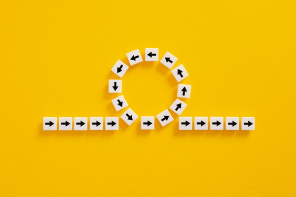 https://www.emargence.fr/wp-content/uploads/2026/02/Shutterstock_periodereconversionopcoemployeur.jpg