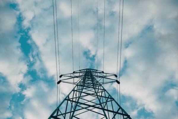 https://www.emargence.fr/wp-content/uploads/2026/02/Shutterstock_taxepylones-1.jpg