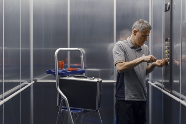 https://www.emargence.fr/wp-content/uploads/2026/03/Shutterstock_ascenseur.jpg