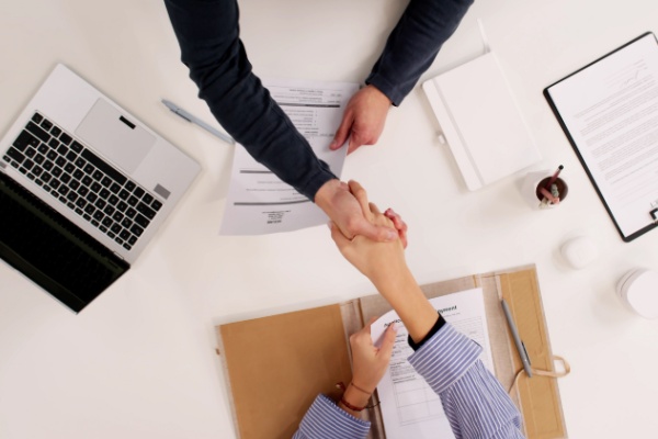 https://www.emargence.fr/wp-content/uploads/2026/03/Shutterstock_entretienparcoursproeclairage.jpg