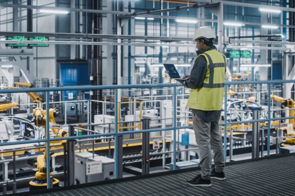 https://www.emargence.fr/wp-content/uploads/2026/03/Shutterstock_indmanufacturiere-2.jpg