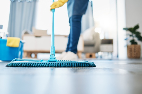 https://www.emargence.fr/wp-content/uploads/2026/03/Shutterstock_servmenages-2.jpg