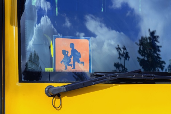 https://www.emargence.fr/wp-content/uploads/2026/03/Shutterstock_transportcommunenfant.jpg
