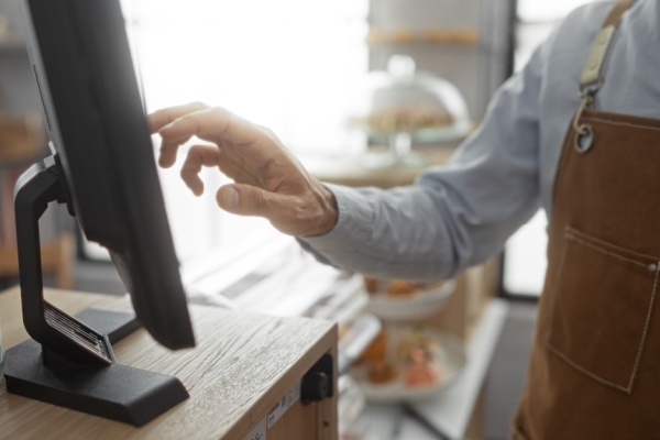 https://www.emargence.fr/wp-content/uploads/2026/04/Shutterstock_logicielscaisse.jpg