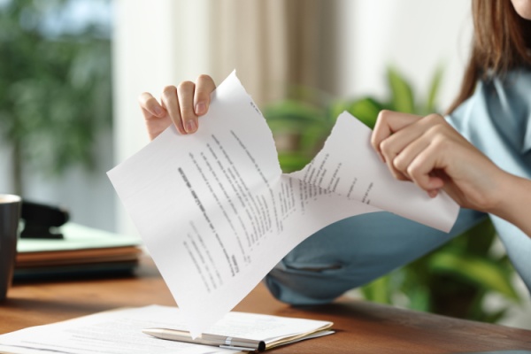 https://www.emargence.fr/wp-content/uploads/2026/05/Shutterstock_actecontratapprenti-2.jpg