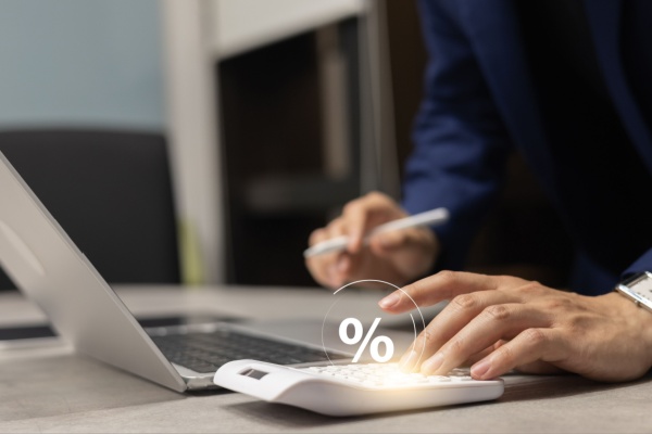 https://www.emargence.fr/wp-content/uploads/2026/05/Shutterstock_plafondsecuritesociale_1-1.jpg