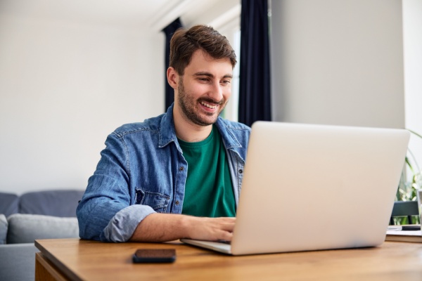 https://www.emargence.fr/wp-content/uploads/2026/05/Shutterstock_premieredeclarationrevenus.jpg