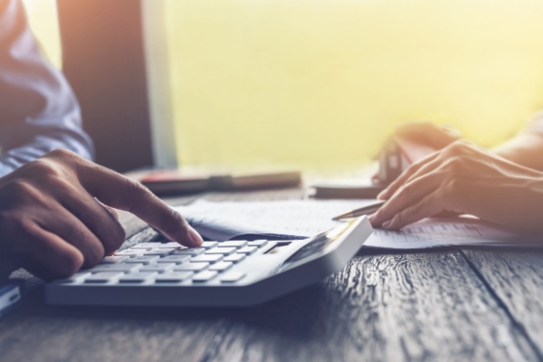 https://www.emargence.fr/wp-content/uploads/2026/06/Shutterstock_cotisationsocialesavocats_3.jpg