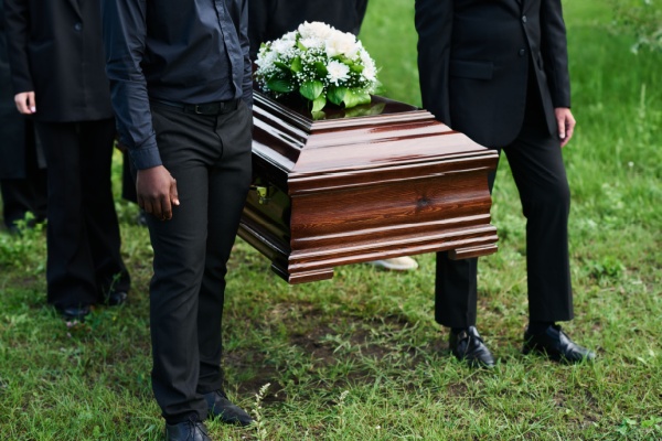 https://www.emargence.fr/wp-content/uploads/2026/06/Shutterstock_limitedeductionobseques.jpg