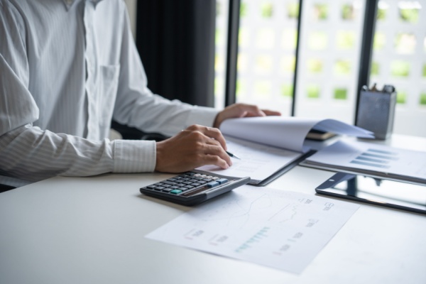 https://www.emargence.fr/wp-content/uploads/2026/06/Shutterstock_loibanqueassurance.jpg