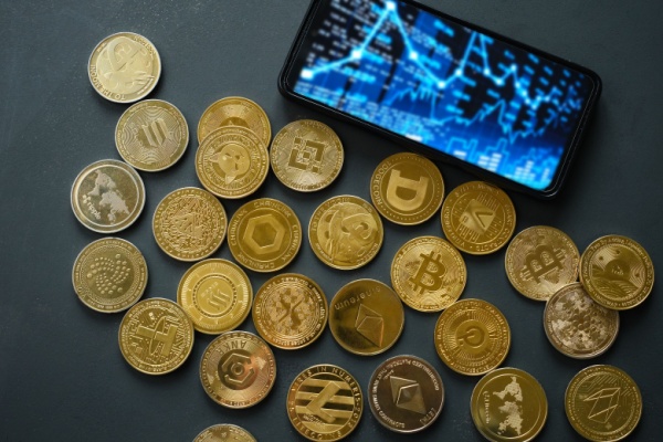 https://www.emargence.fr/wp-content/uploads/2026/06/Shutterstock_natissemenrcryptoactifs.jpg