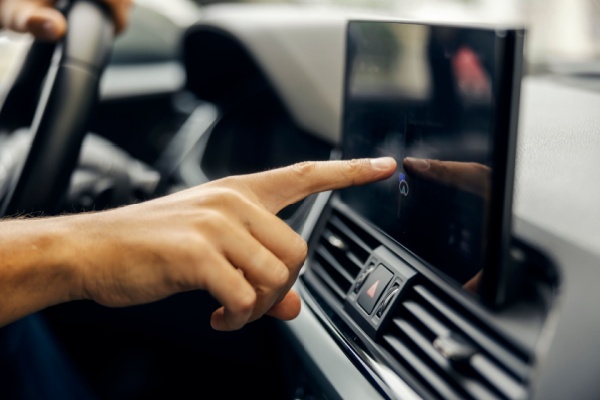 https://www.emargence.fr/wp-content/uploads/2026/06/Shutterstock_notificationvoiture.jpg