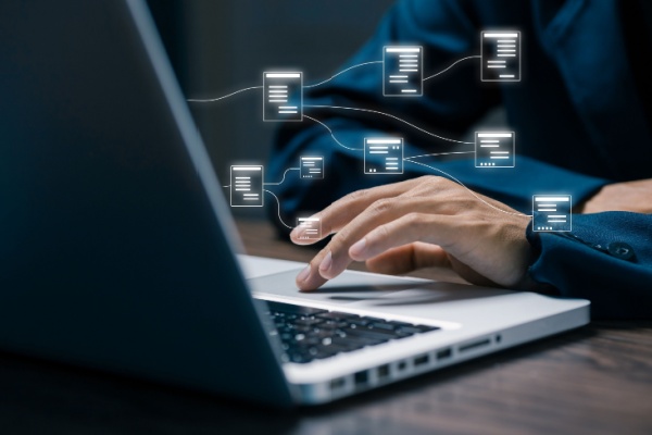 https://www.emargence.fr/wp-content/uploads/2026/06/Shutterstock_operateurplateforme.jpg