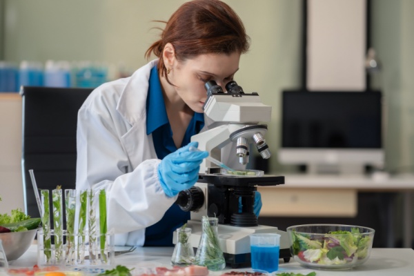 https://www.emargence.fr/wp-content/uploads/2026/07/Shutterstock_activitesscientifiquesactivitesspecialisees-1.jpg