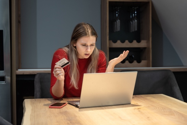 https://www.emargence.fr/wp-content/uploads/2026/07/Shutterstock_contestationoperationbancaire-1.jpg
