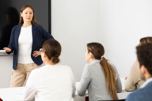 https://www.emargence.fr/wp-content/uploads/2026/07/Shutterstock_enseignementprive.jpg
